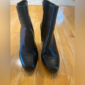 Soft black leather Vince Camuto booties 7.5